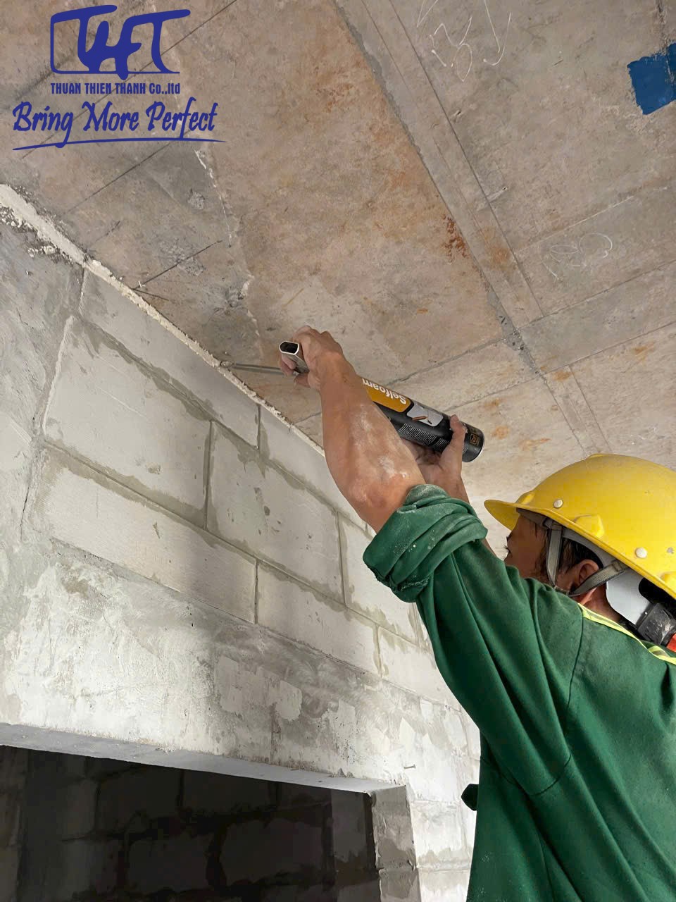 Thi công Foam trực tiếp tại công trình